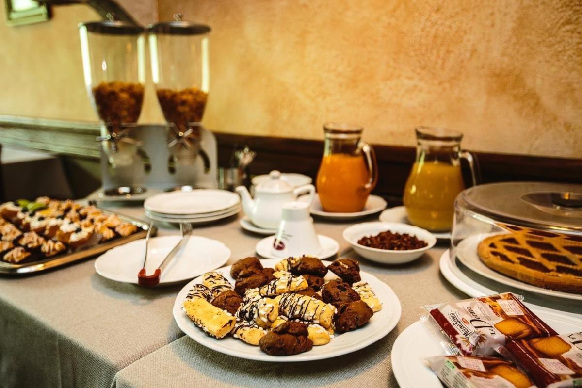 Hotel Guerrinuccio Челано Екстер'єр фото