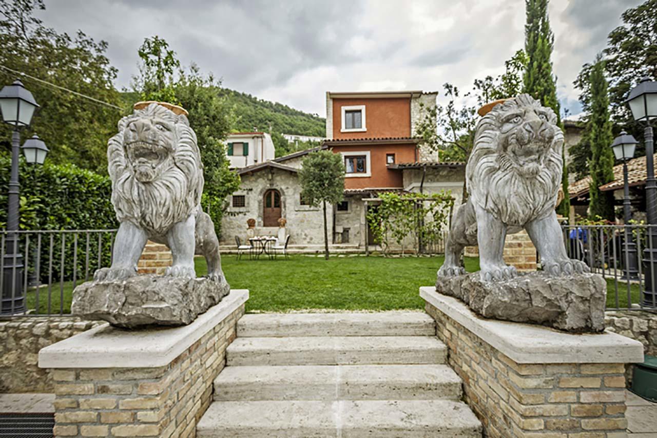 Hotel Guerrinuccio Челано Екстер'єр фото